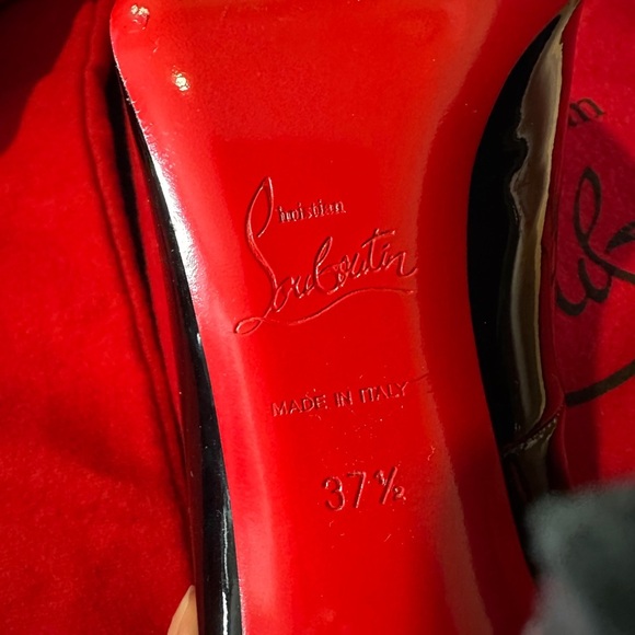 Christian Louboutin black patent "Ron Ron" pumps. Size 37.5. - Picture 14 of 14